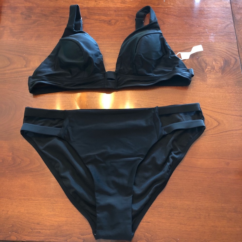Bikini - Picture 2 of 5